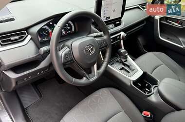 Внедорожник / Кроссовер Toyota RAV4 2023 в 