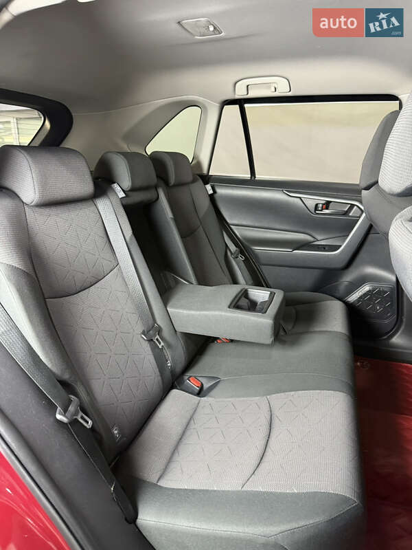 Позашляховик / Кросовер Toyota RAV4 2019 в Одесі фото 29 Позашляховик / Кросовер Toyota RAV4 2019 в Одесі