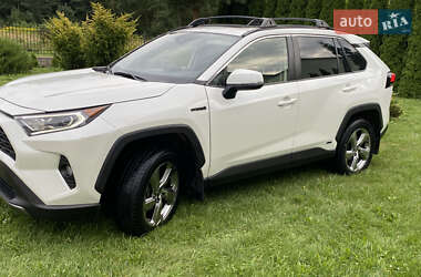 Внедорожник / Кроссовер Toyota RAV4 2021 в Самборе