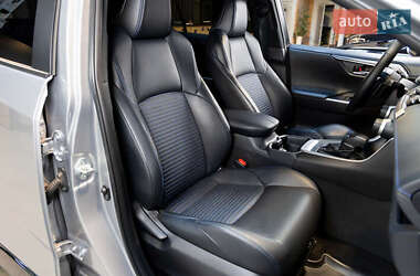 Внедорожник / Кроссовер Toyota RAV4 2020 в 