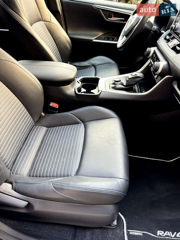 Позашляховик / Кросовер Toyota RAV4 2020 в Києві