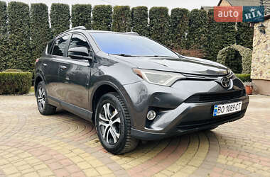 Внедорожник / Кроссовер Toyota RAV4 2017 в Дубно