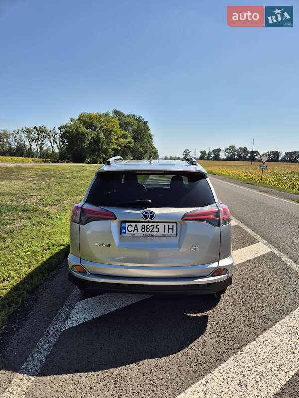 Позашляховик / Кросовер Toyota RAV4 2017 в Черкасах
