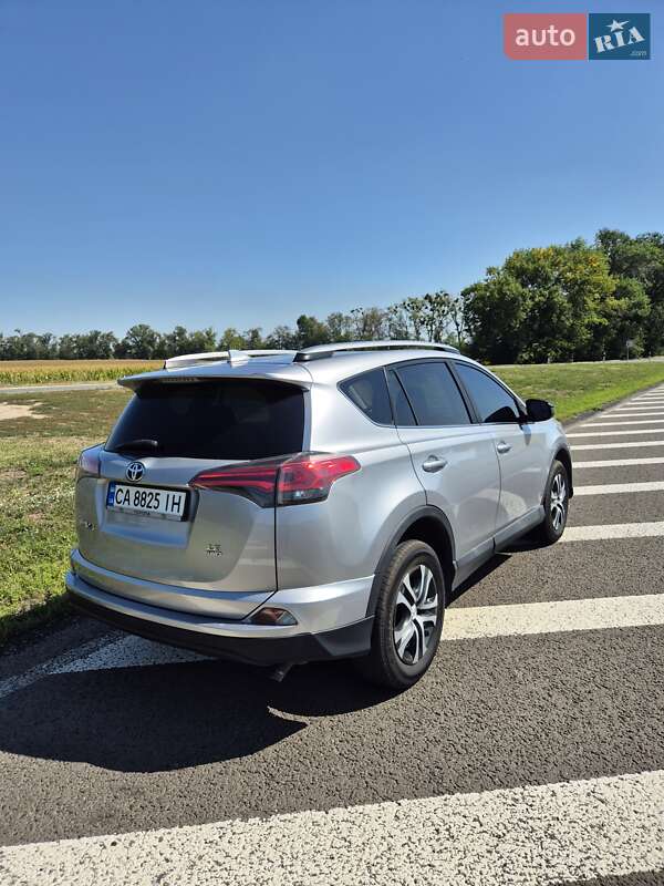 Позашляховик / Кросовер Toyota RAV4 2017 в Черкасах