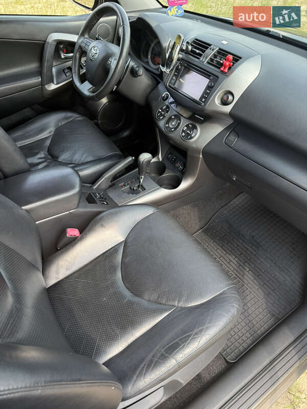 Внедорожник / Кроссовер Toyota RAV4 2012 в Житомире