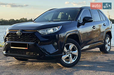 Позашляховик / Кросовер Toyota RAV4 2021 в Дніпрі