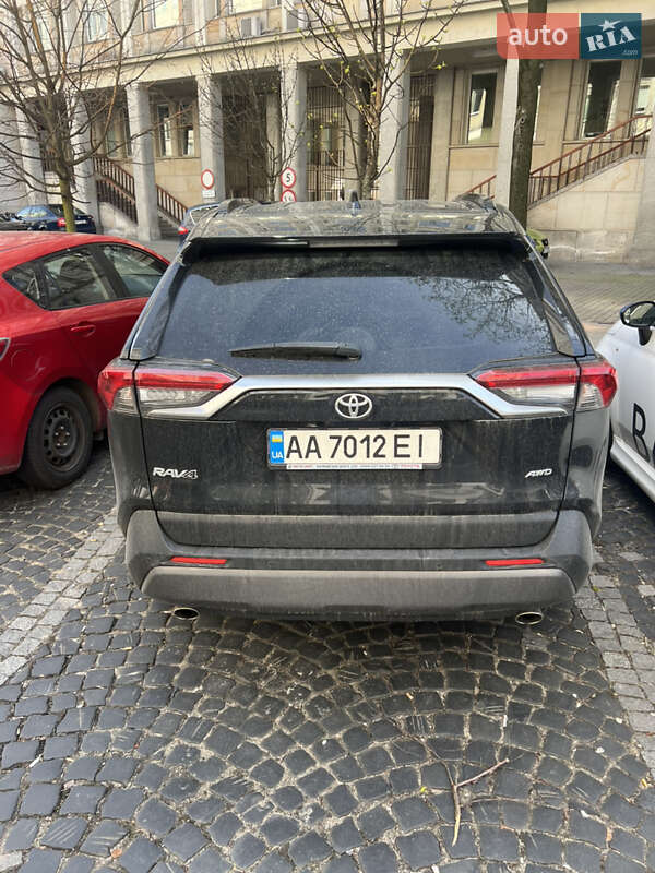 Позашляховик / Кросовер Toyota RAV4 2019 в Києві