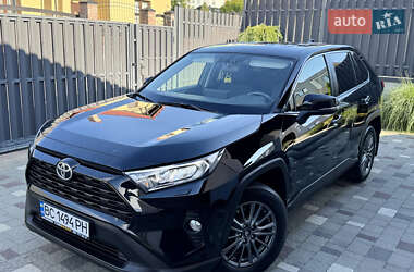 Позашляховик / Кросовер Toyota RAV4 2020 в Львові