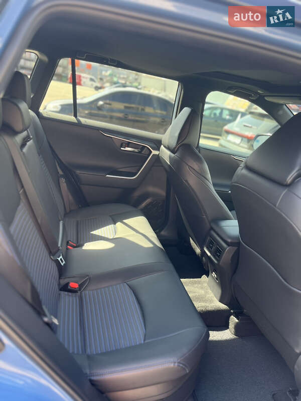 Позашляховик / Кросовер Toyota RAV4 2024 в Києві
