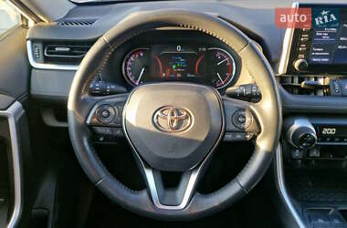 Внедорожник / Кроссовер Toyota RAV4 2019 в 