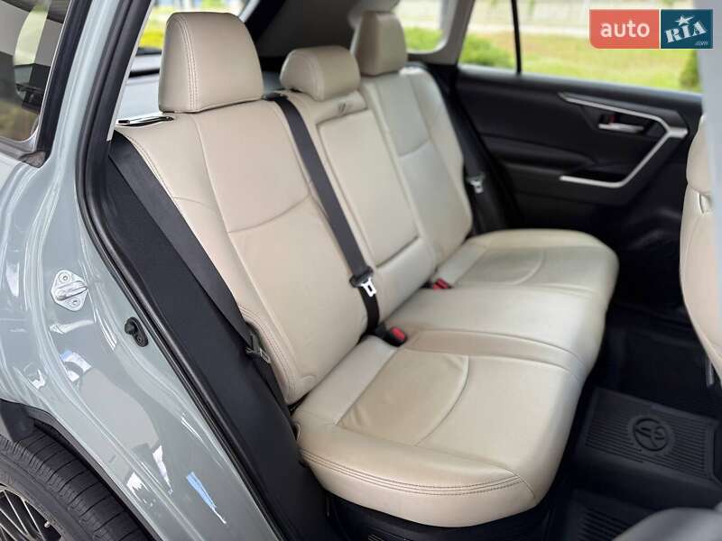Внедорожник / Кроссовер Toyota RAV4 2019 в Киеве фото 42 Внедорожник / Кроссовер Toyota RAV4 2019 в Киеве