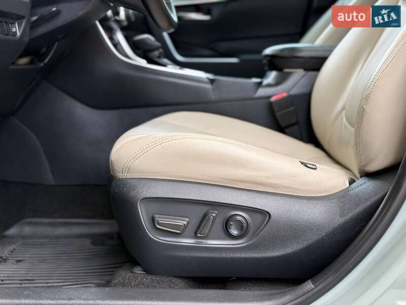 Внедорожник / Кроссовер Toyota RAV4 2019 в Киеве фото 40 Внедорожник / Кроссовер Toyota RAV4 2019 в Киеве