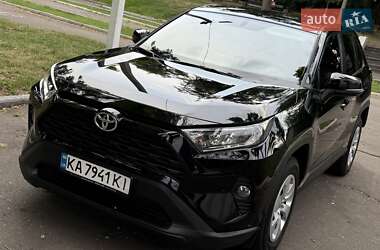 Внедорожник / Кроссовер Toyota RAV4 2019 в Каменском