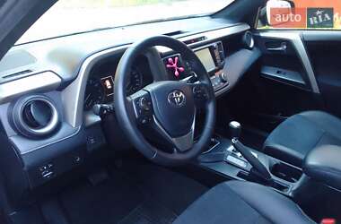 Внедорожник / Кроссовер Toyota RAV4 2017 в 