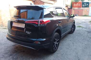 Внедорожник / Кроссовер Toyota RAV4 2017 в 
