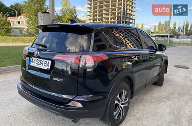 Позашляховик / Кросовер Toyota RAV4 2016 в Харкові