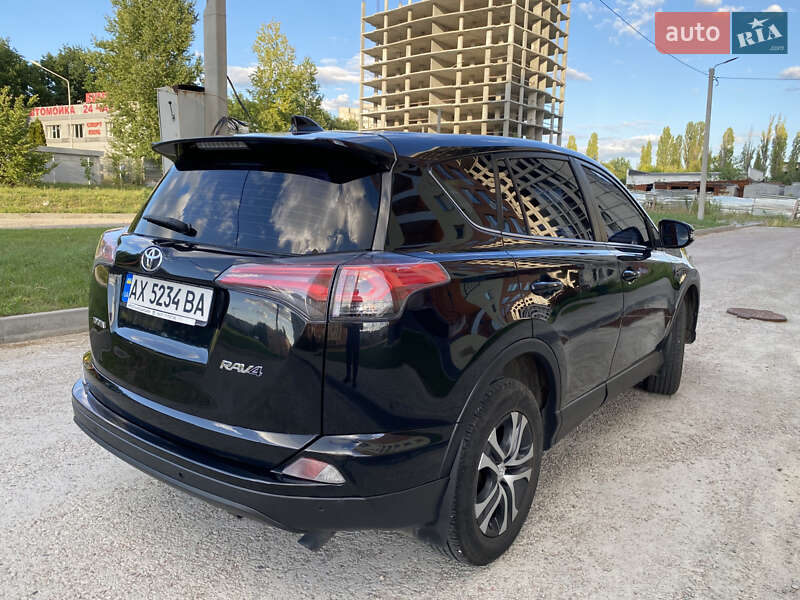 Позашляховик / Кросовер Toyota RAV4 2016 в Харкові