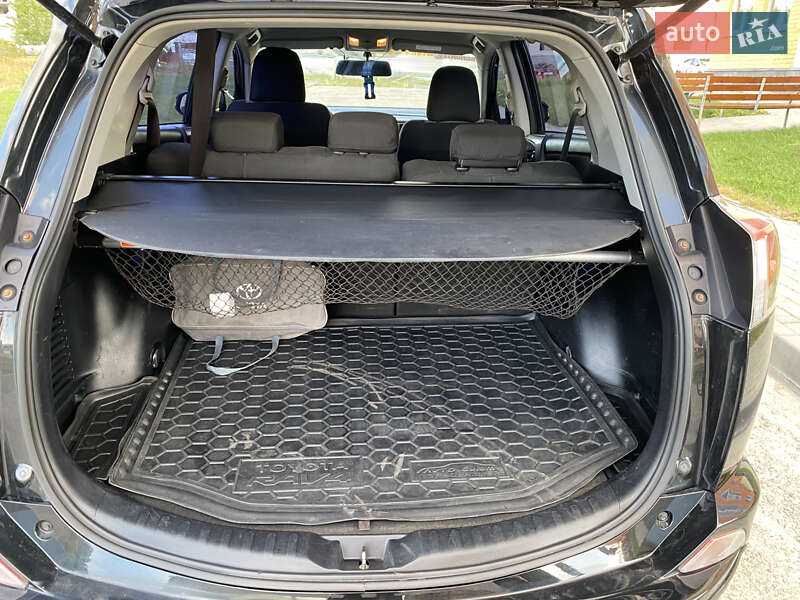 Позашляховик / Кросовер Toyota RAV4 2016 в Харкові