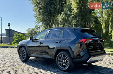 Внедорожник / Кроссовер Toyota RAV4 2024 в 