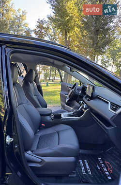 Внедорожник / Кроссовер Toyota RAV4 2024 в 