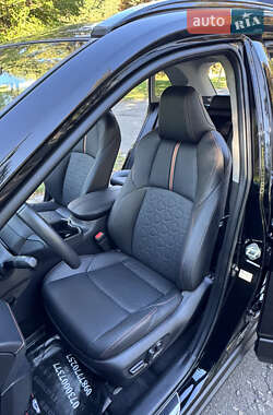 Внедорожник / Кроссовер Toyota RAV4 2024 в 