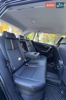 Внедорожник / Кроссовер Toyota RAV4 2024 в 