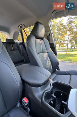 Внедорожник / Кроссовер Toyota RAV4 2024 в 