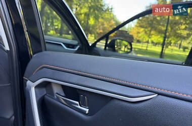 Внедорожник / Кроссовер Toyota RAV4 2024 в 