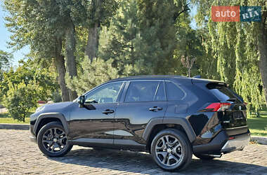 Внедорожник / Кроссовер Toyota RAV4 2024 в 
