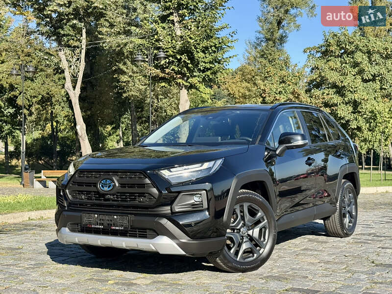 Внедорожник / Кроссовер Toyota RAV4 2024 в 