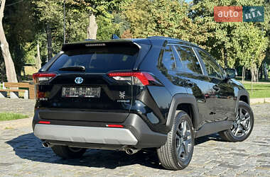 Внедорожник / Кроссовер Toyota RAV4 2024 в 