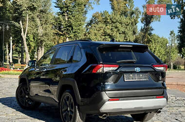 Внедорожник / Кроссовер Toyota RAV4 2024 в 