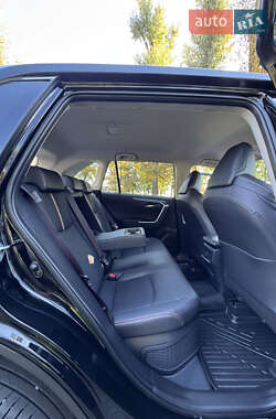 Внедорожник / Кроссовер Toyota RAV4 2024 в 