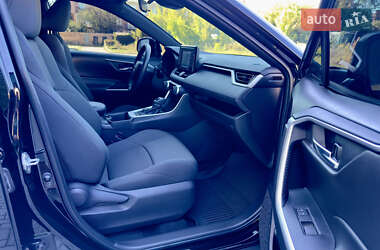 Внедорожник / Кроссовер Toyota RAV4 2022 в 