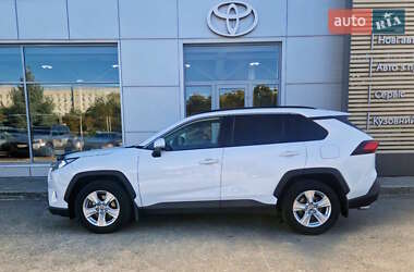Внедорожник / Кроссовер Toyota RAV4 2019 в 