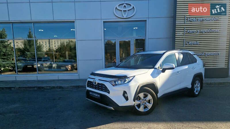 Внедорожник / Кроссовер Toyota RAV4 2019 в 
