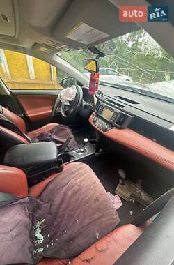 Внедорожник / Кроссовер Toyota RAV4 2015 в 