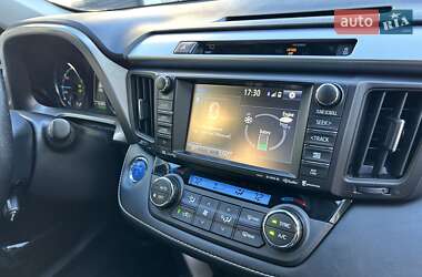 Внедорожник / Кроссовер Toyota RAV4 2016 в 