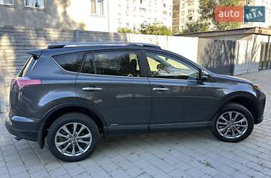 Внедорожник / Кроссовер Toyota RAV4 2016 в 