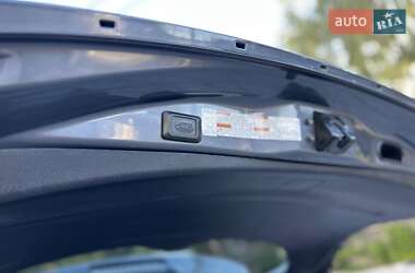 Внедорожник / Кроссовер Toyota RAV4 2016 в 
