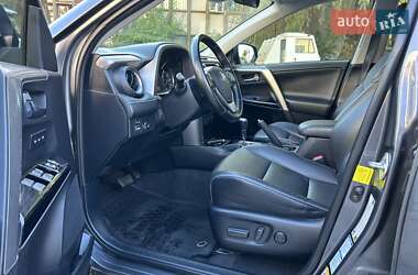 Внедорожник / Кроссовер Toyota RAV4 2016 в 