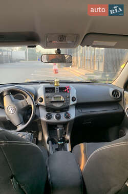 Внедорожник / Кроссовер Toyota RAV4 2007 в 