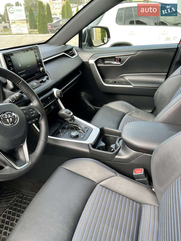 Позашляховик / Кросовер Toyota RAV4 2021 в Умані фото 14 Позашляховик / Кросовер Toyota RAV4 2021 в Умані