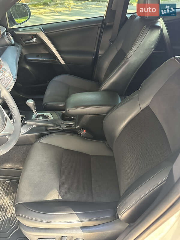 Внедорожник / Кроссовер Toyota RAV4 2016 в Виннице