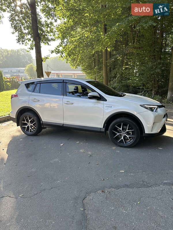 Внедорожник / Кроссовер Toyota RAV4 2016 в Виннице
