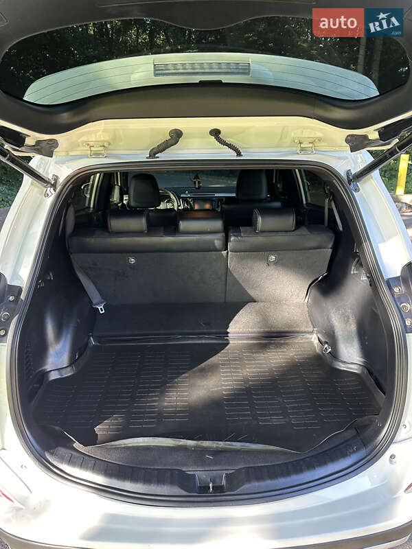 Внедорожник / Кроссовер Toyota RAV4 2016 в Виннице