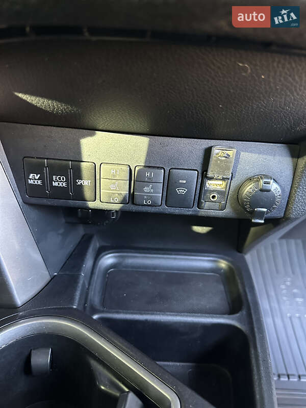 Внедорожник / Кроссовер Toyota RAV4 2016 в Виннице