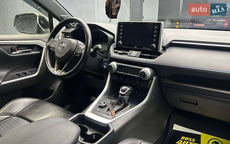 Позашляховик / Кросовер Toyota RAV4 2020 в Чернівцях фото 15 Позашляховик / Кросовер Toyota RAV4 2020 в Чернівцях