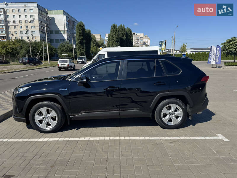 Позашляховик / Кросовер Toyota RAV4 2021 в Черкасах