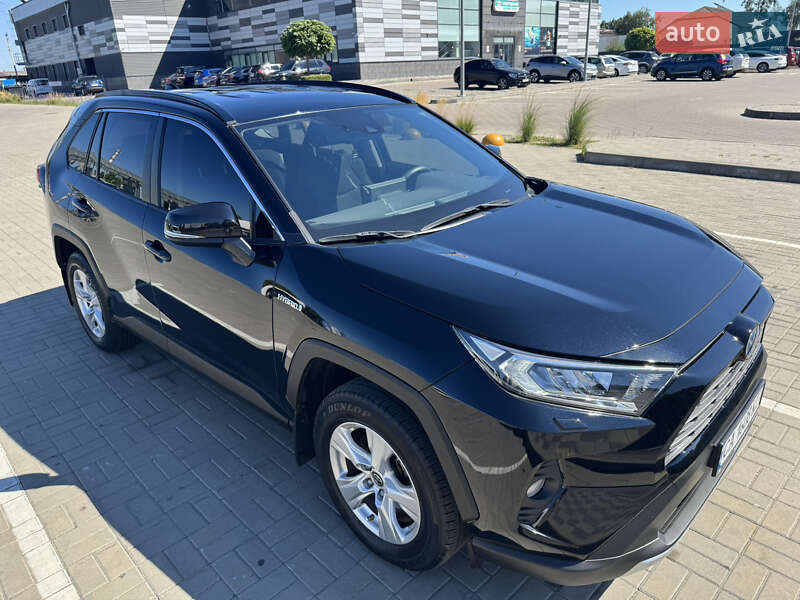Позашляховик / Кросовер Toyota RAV4 2021 в Черкасах